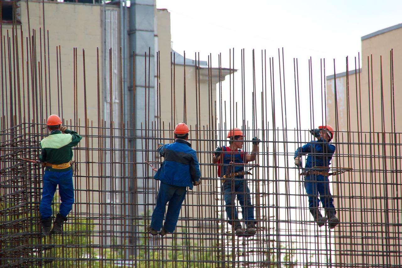 steel workers, concrete, formwork-1029665.jpg